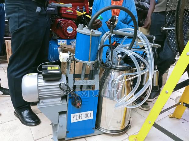 Milking Machine With Two Barrels Power Saving. - main view