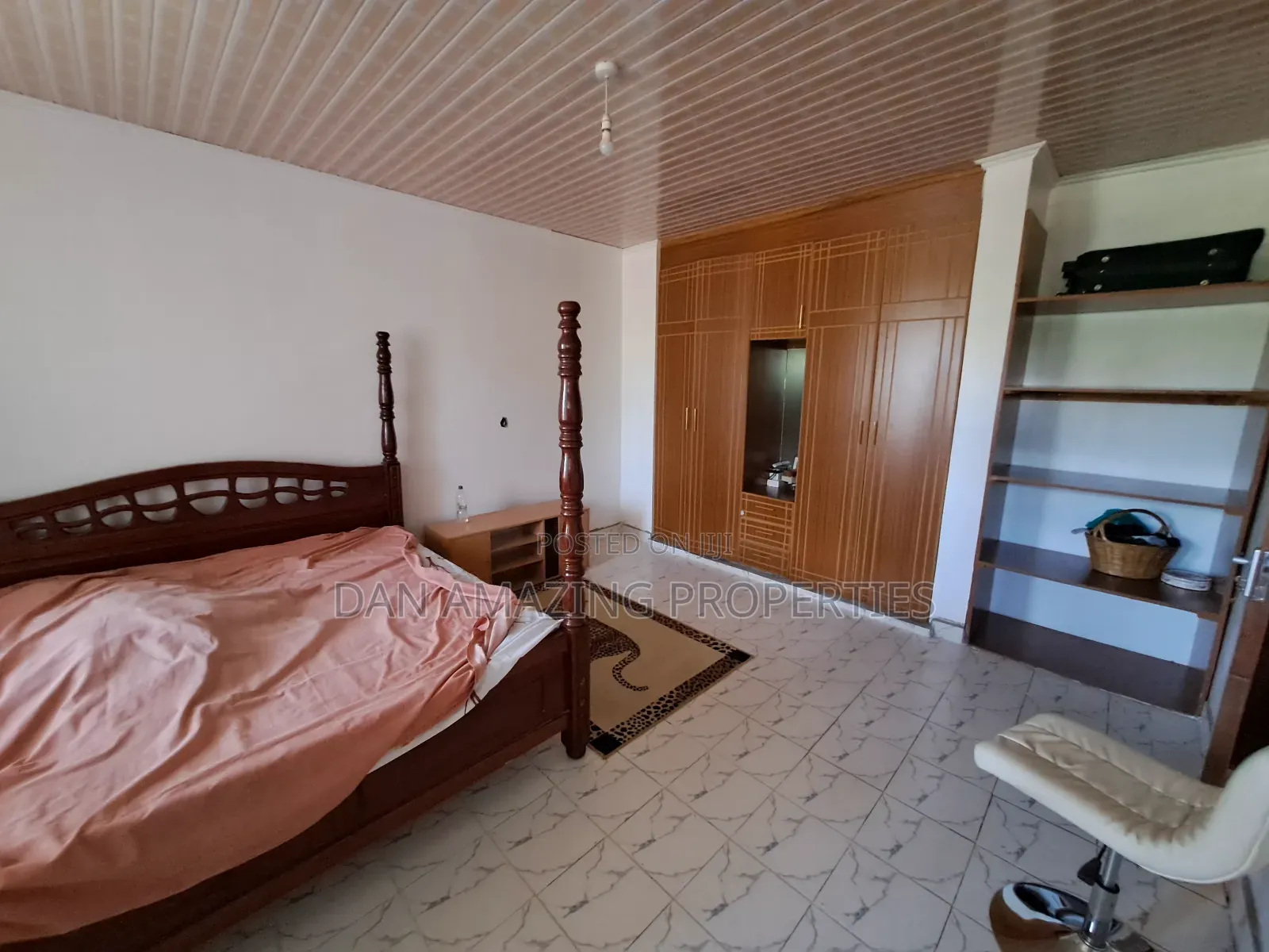 4bdrm Maisonette in Thome On 1/2 Acre for rent