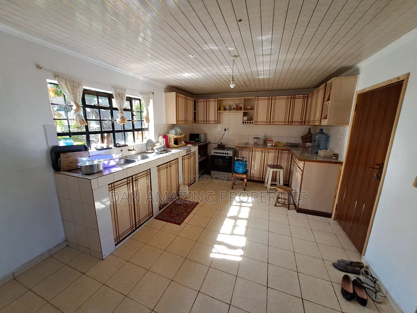 4bdrm Maisonette in Thome On 1/2 Acre for rent