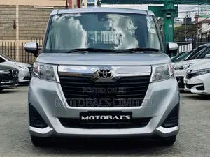Toyota Roomy 1.0 FWD 2018 Silver