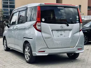 Toyota Roomy 1.0 FWD 2018 Silver