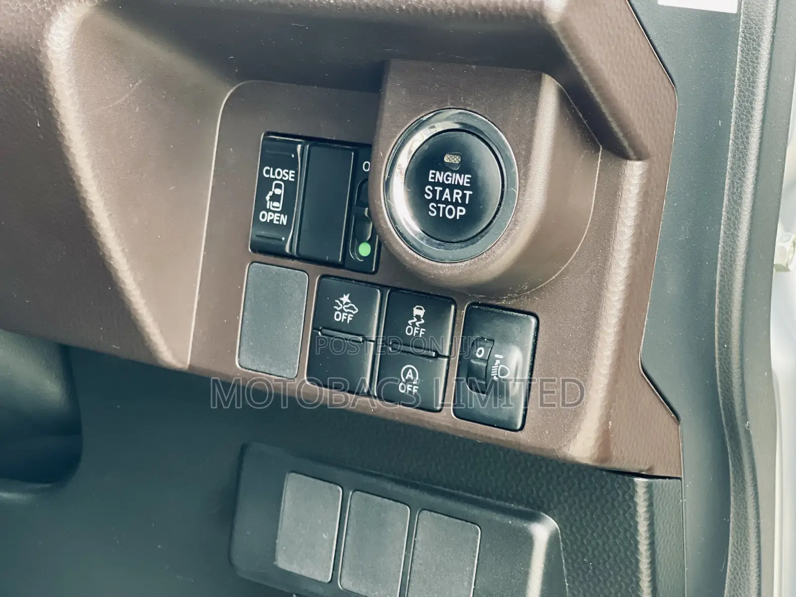 Toyota Roomy 1.0 FWD 2018 Silver