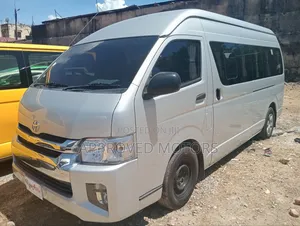 Toyota HiAce 2018 Silver