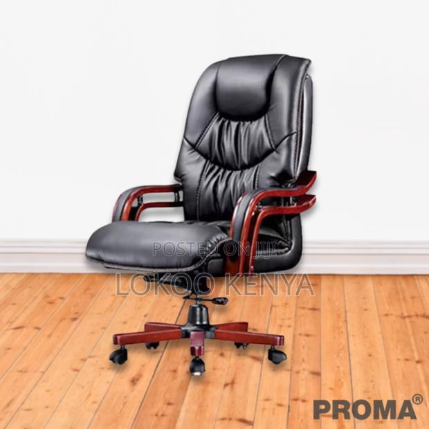 Office Chair: Director's Executive Leather Office Chair
