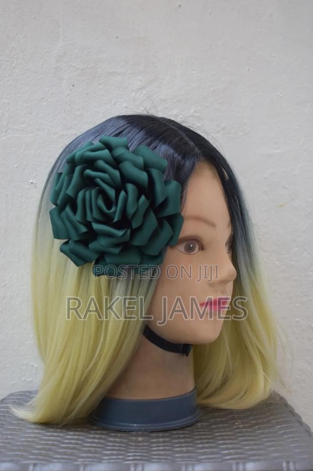 Ladies Emarld Brooch Flower - main view