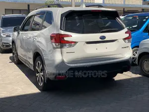 Subaru Forester 2.5i Touring AWD 2018 Off white