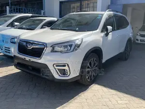 Subaru Forester 2.5i Touring AWD 2018 Off white