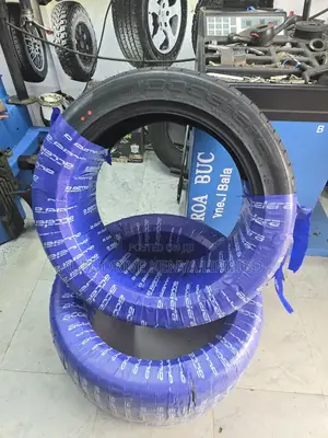 315/40r21 Accelera Tire