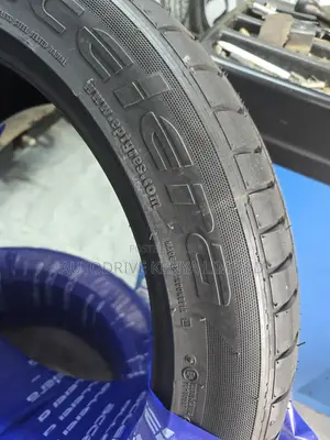 315/40r21 Accelera Tire