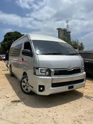 Toyota HiAce 2017 Silver