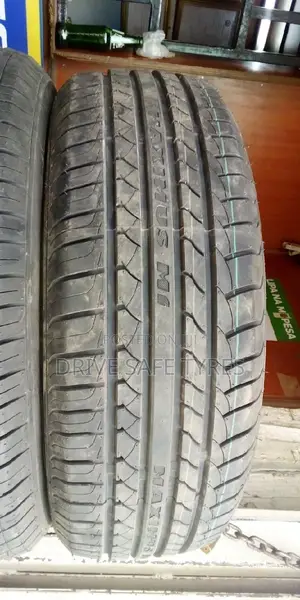 215/60 R16 Maxtrek Tyre