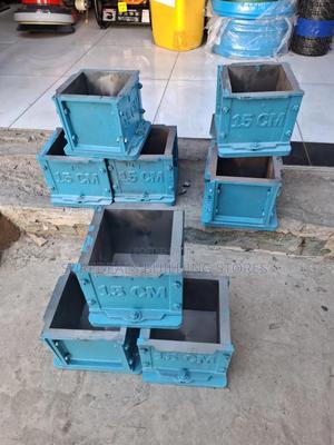 15cm3 Cast Iron Concrete Testing Cube Moulds. - thumbnail 2