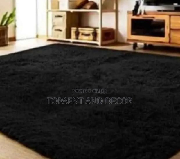 Thick and Comfy Black Fluffy Carpet - main view