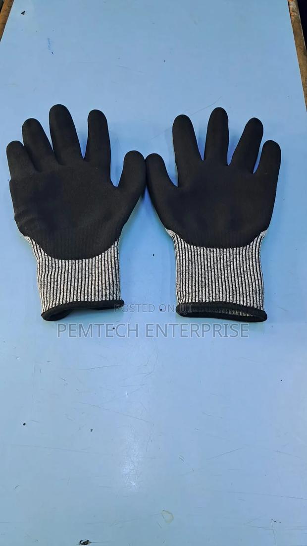 Heavy Duty Safety Gloves - thumbnail 3