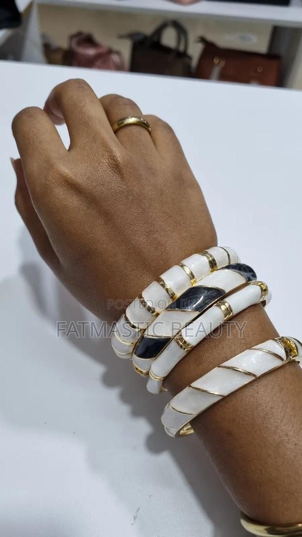 Unique Bangle Each - main view