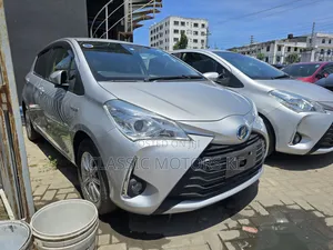 Toyota Vitz 1.5 FWD Hybrid 5dr 2018 Silver