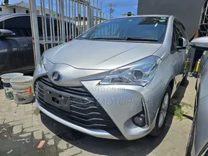 Toyota Vitz 1.5 FWD Hybrid 5dr 2018 Silver