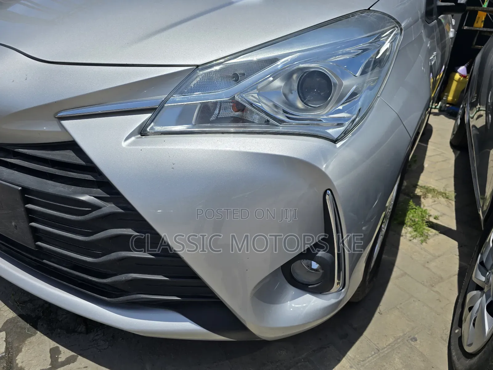 Toyota Vitz 1.5 FWD Hybrid 5dr 2018 Silver