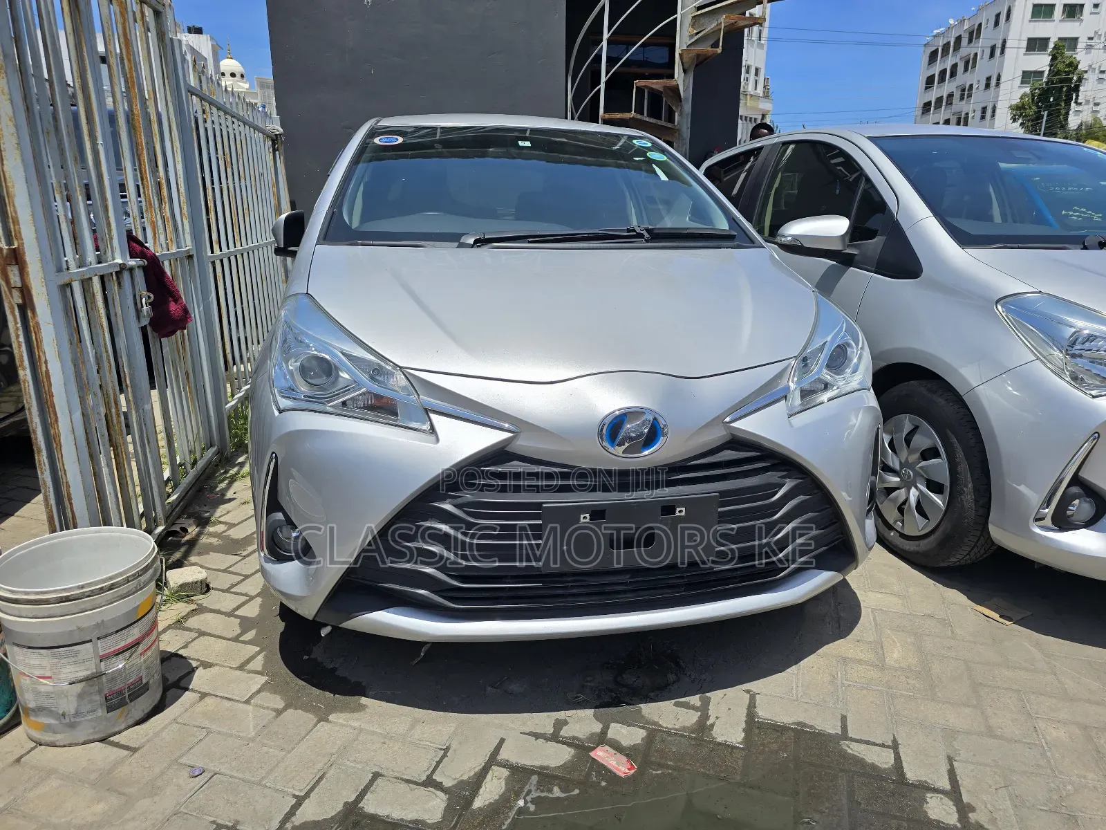 Toyota Vitz 1.5 FWD Hybrid 5dr 2018 Silver