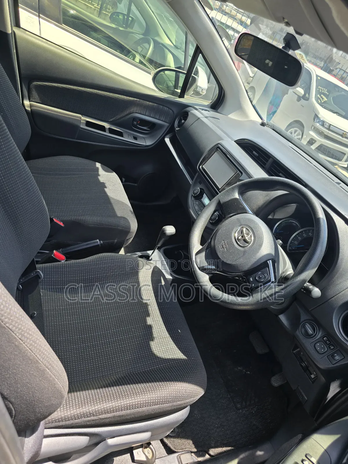 Toyota Vitz 1.5 FWD Hybrid 5dr 2018 Silver