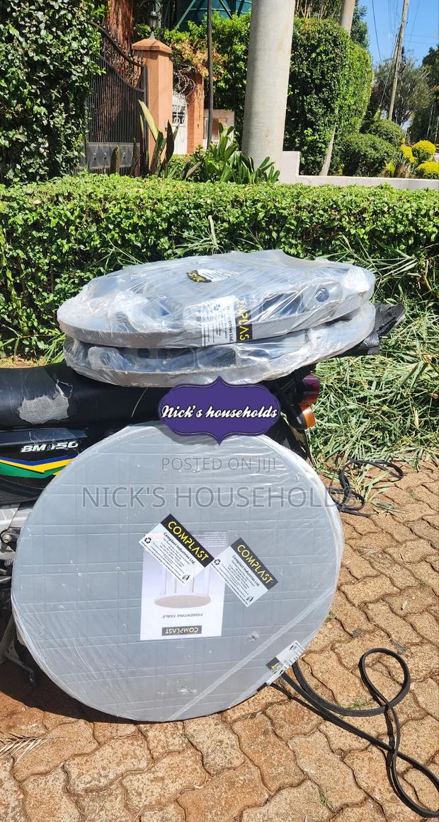 Hotel Plastic Table, Round Plastic Table With Four Stands - main view