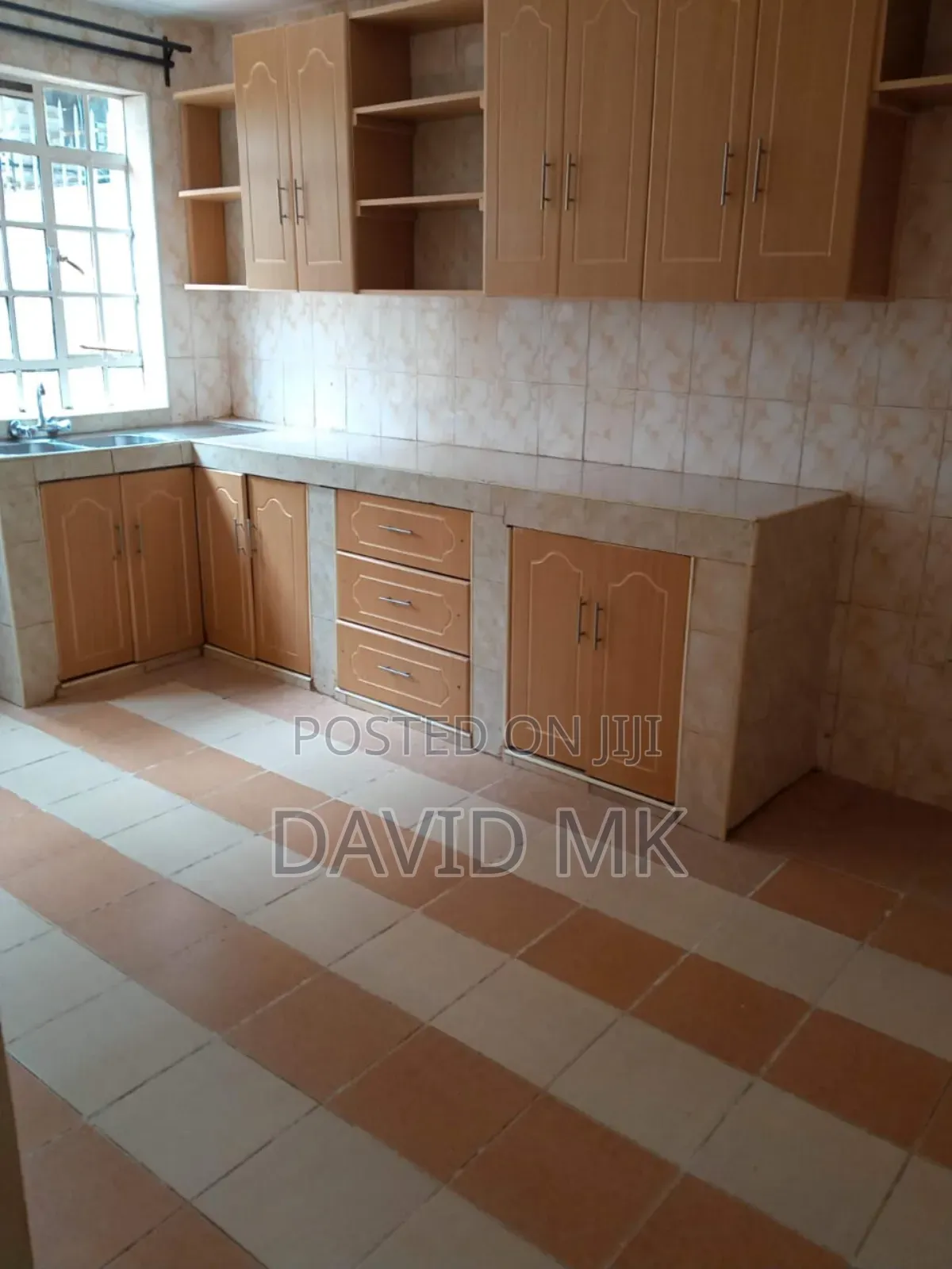 4bdrm Maisonette in Membley for sale