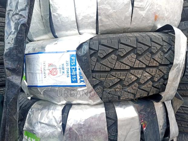 225/75r16 Tyre - main view