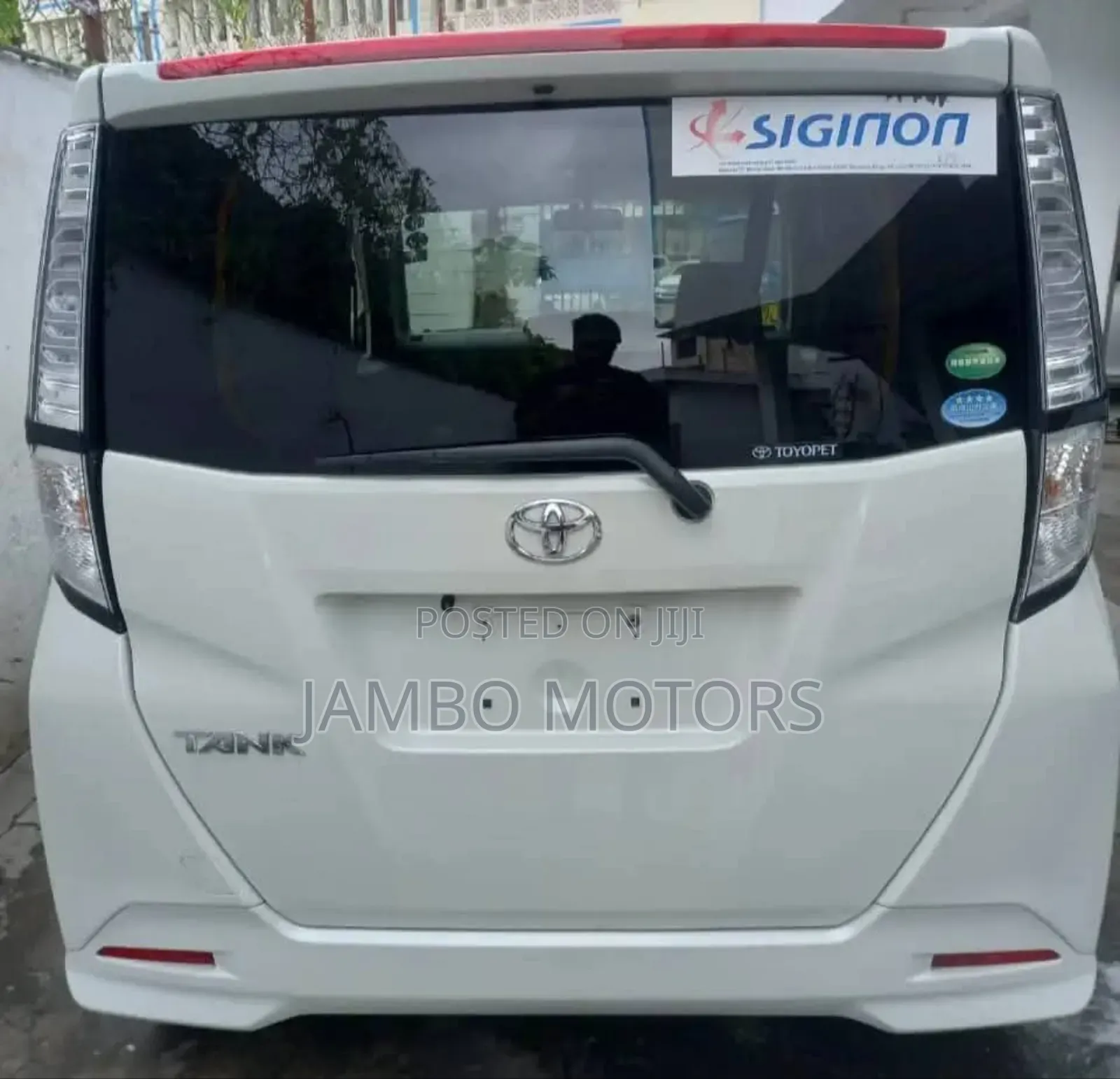 Toyota Tank 1.0 FWD 2018 White