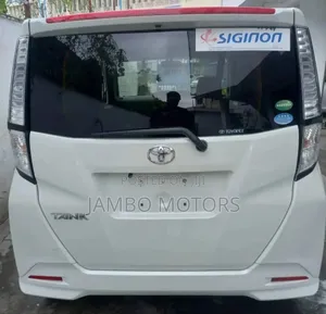 Toyota Tank 1.0 FWD 2018 White