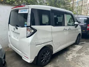 Toyota Tank 1.0 FWD 2018 White