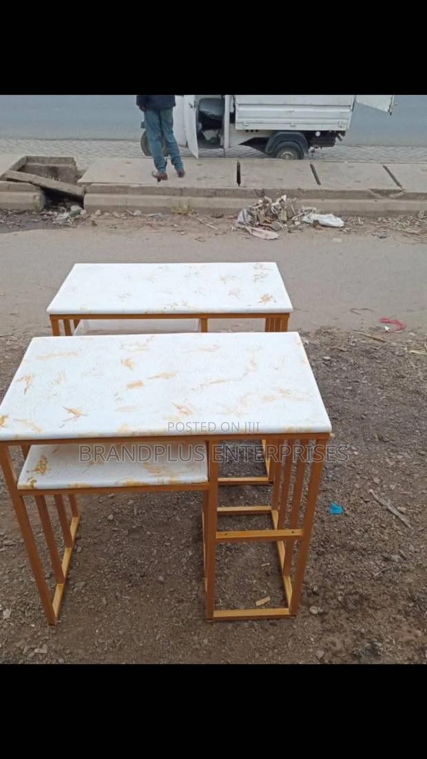 Manicure Table - main view