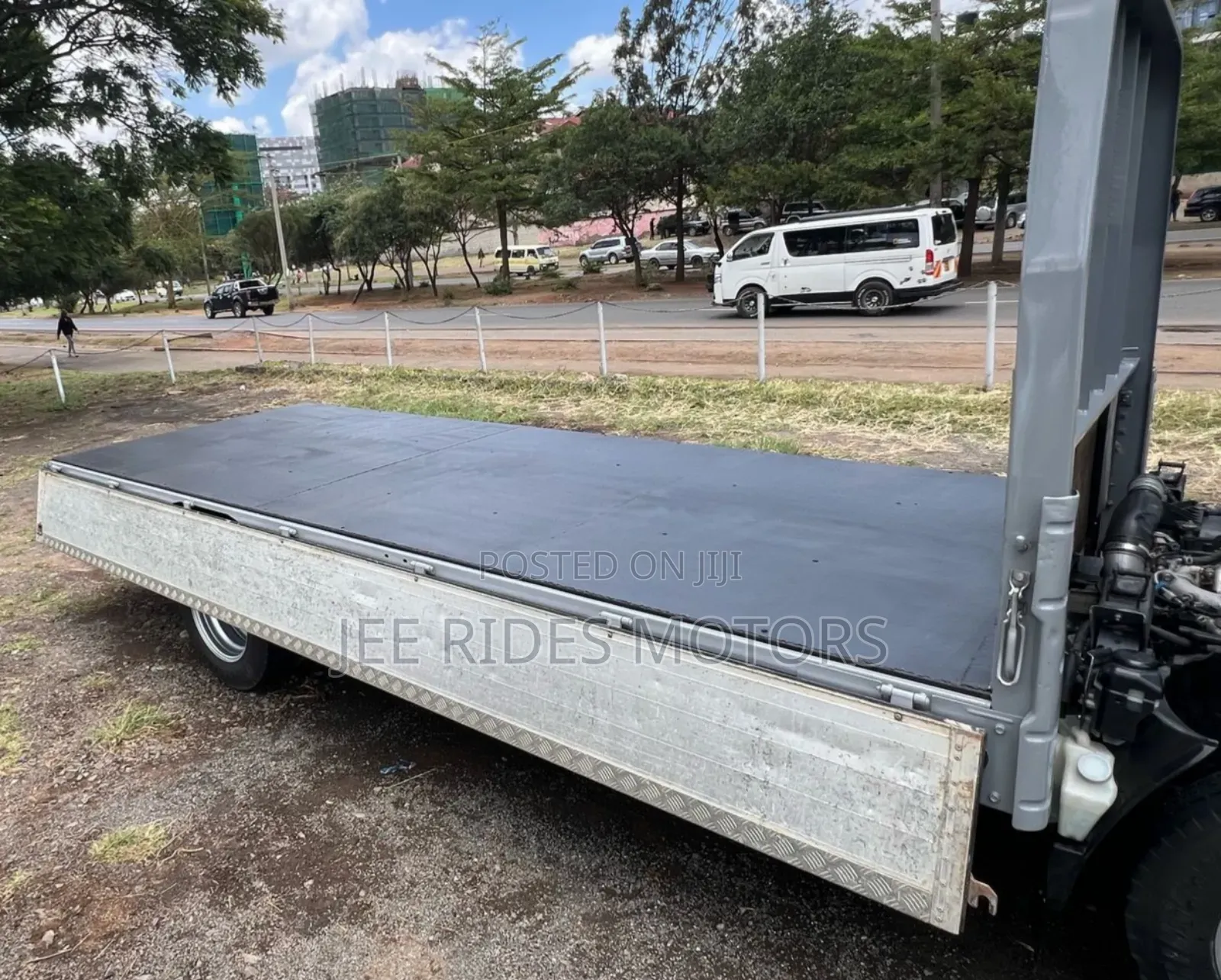 Isuzu Elf Truck 2019 Silver