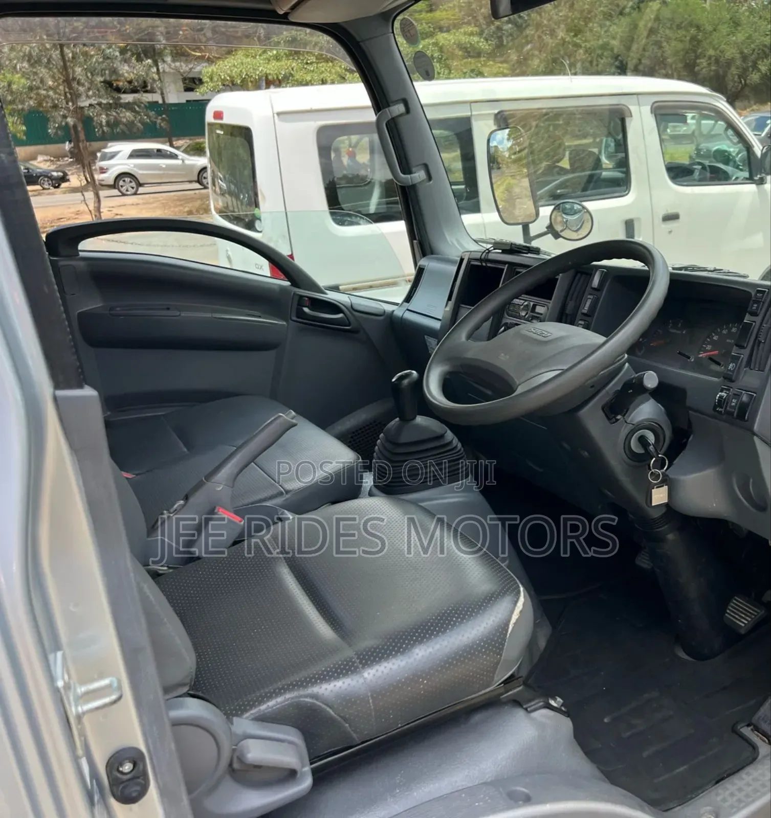Isuzu Elf Truck 2019 Silver