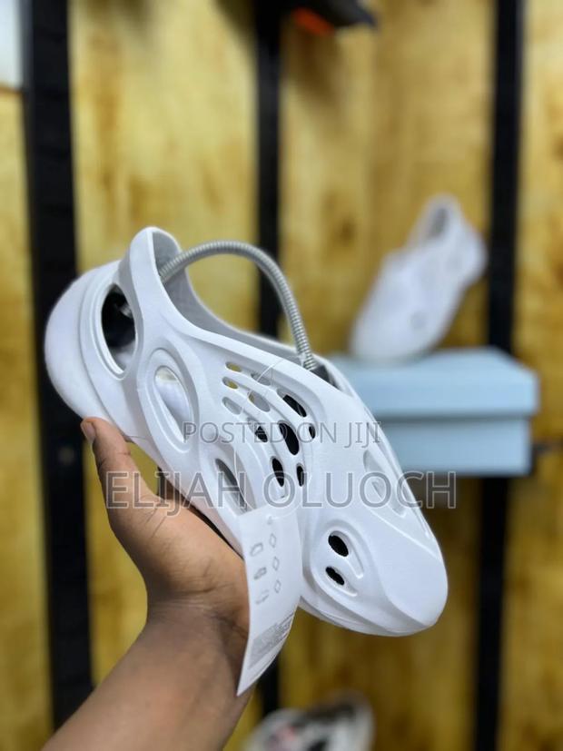 Yeezy Foam Runner (Original) - thumbnail 2