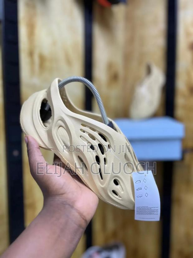 Yeezy Foam Runner (Original) - thumbnail 4