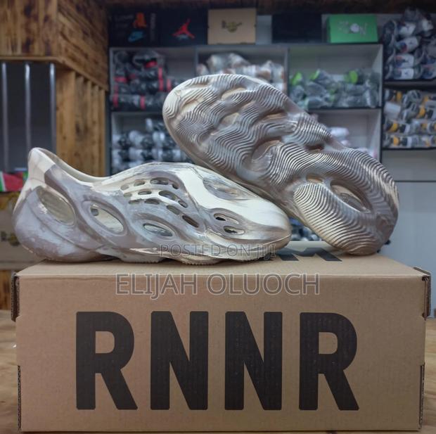 Yeezy Foam Runner (Original) - thumbnail 5