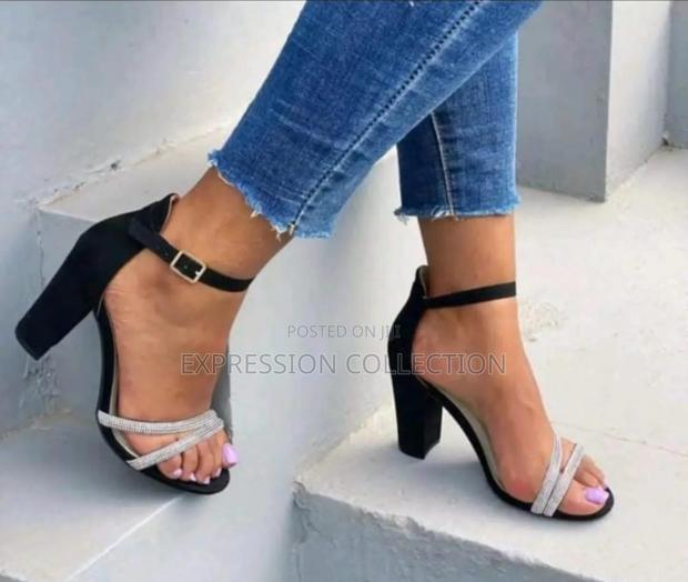 Atmosphere Shinny Pointed Heels - thumbnail 3