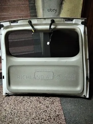 Toyota Isis Boot Anm15/Znm10
