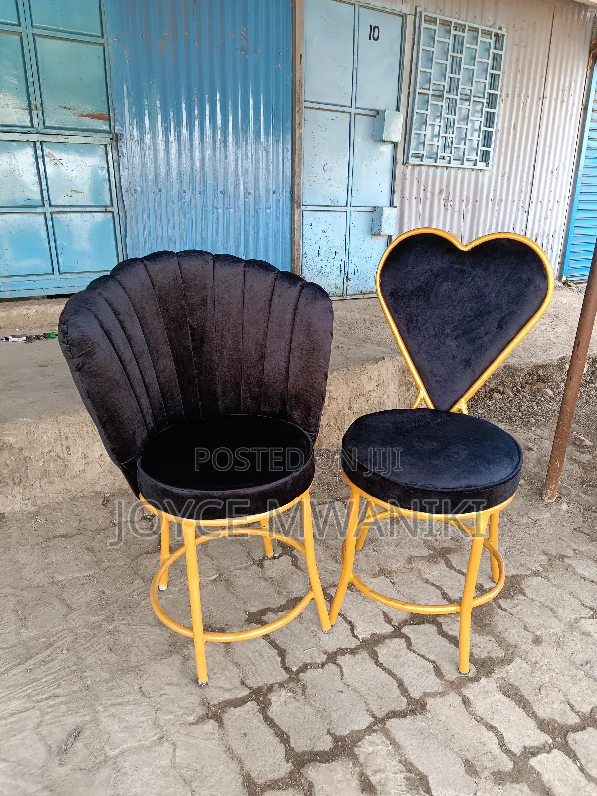 2 Manicure Seats, Black and Gold 