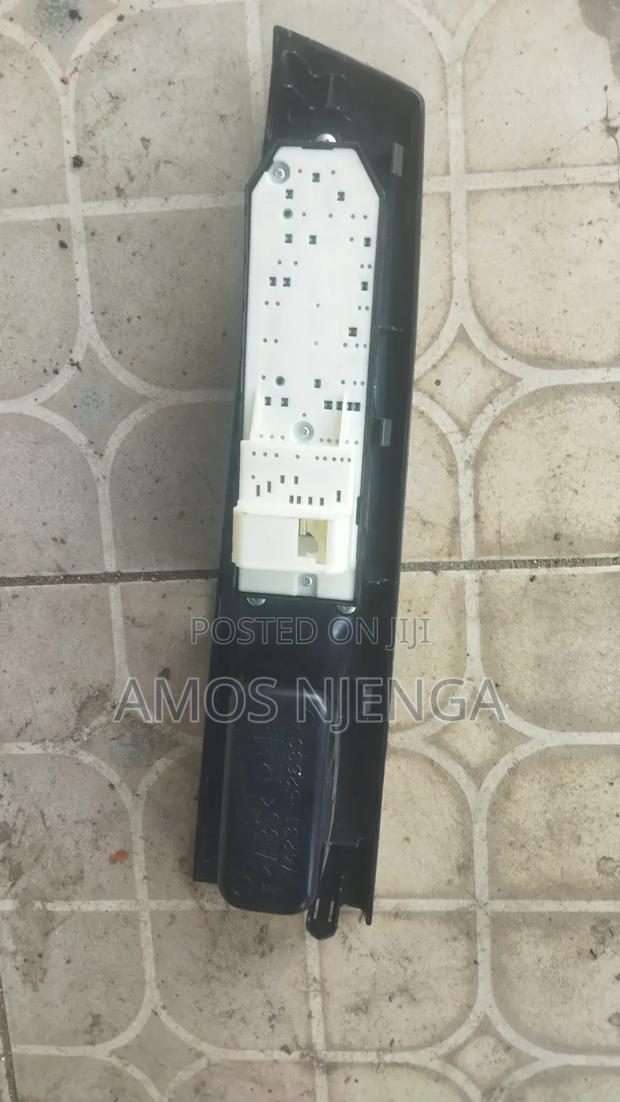 Toyota Vitz 2011 Power Window - thumbnail 2