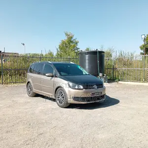 Volkswagen Touran 2014 Gold