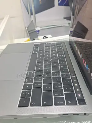 Laptop Apple MacBook Pro 2018 16GB Intel Core I7 SSD 256GB