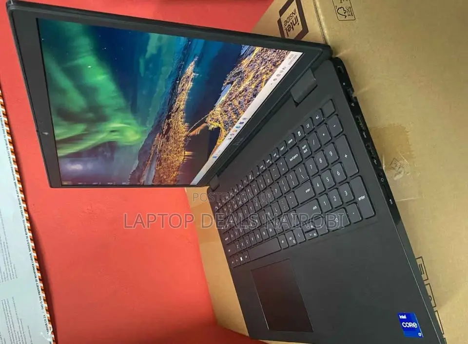 New Laptop Dell Latitude 3520 8GB Intel Core I7 SSD 256GB