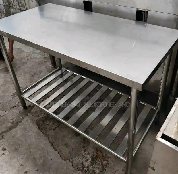 Smooth Finish Stainless Steel Kitchen Working Table