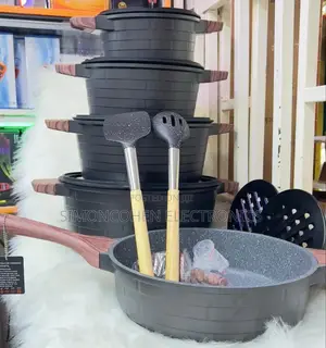 Ucc Black Cookware Set
