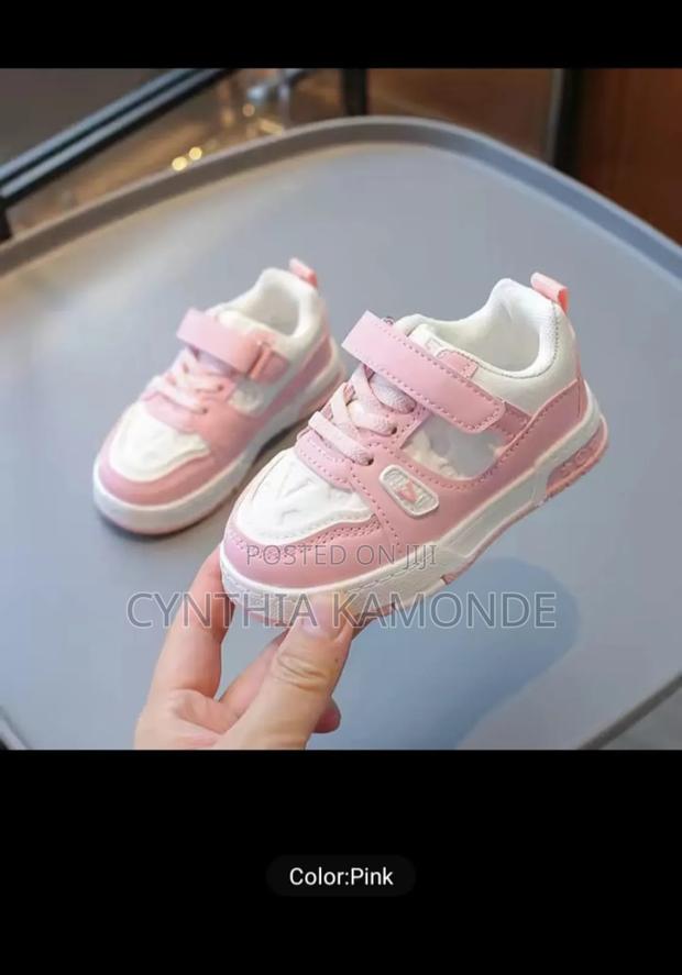 Size 22-31 Sneakers - thumbnail 3