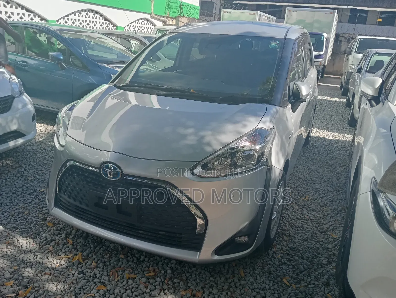 Toyota Sienta 2019 Silver