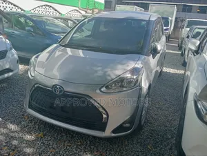 Toyota Sienta 2019 Silver