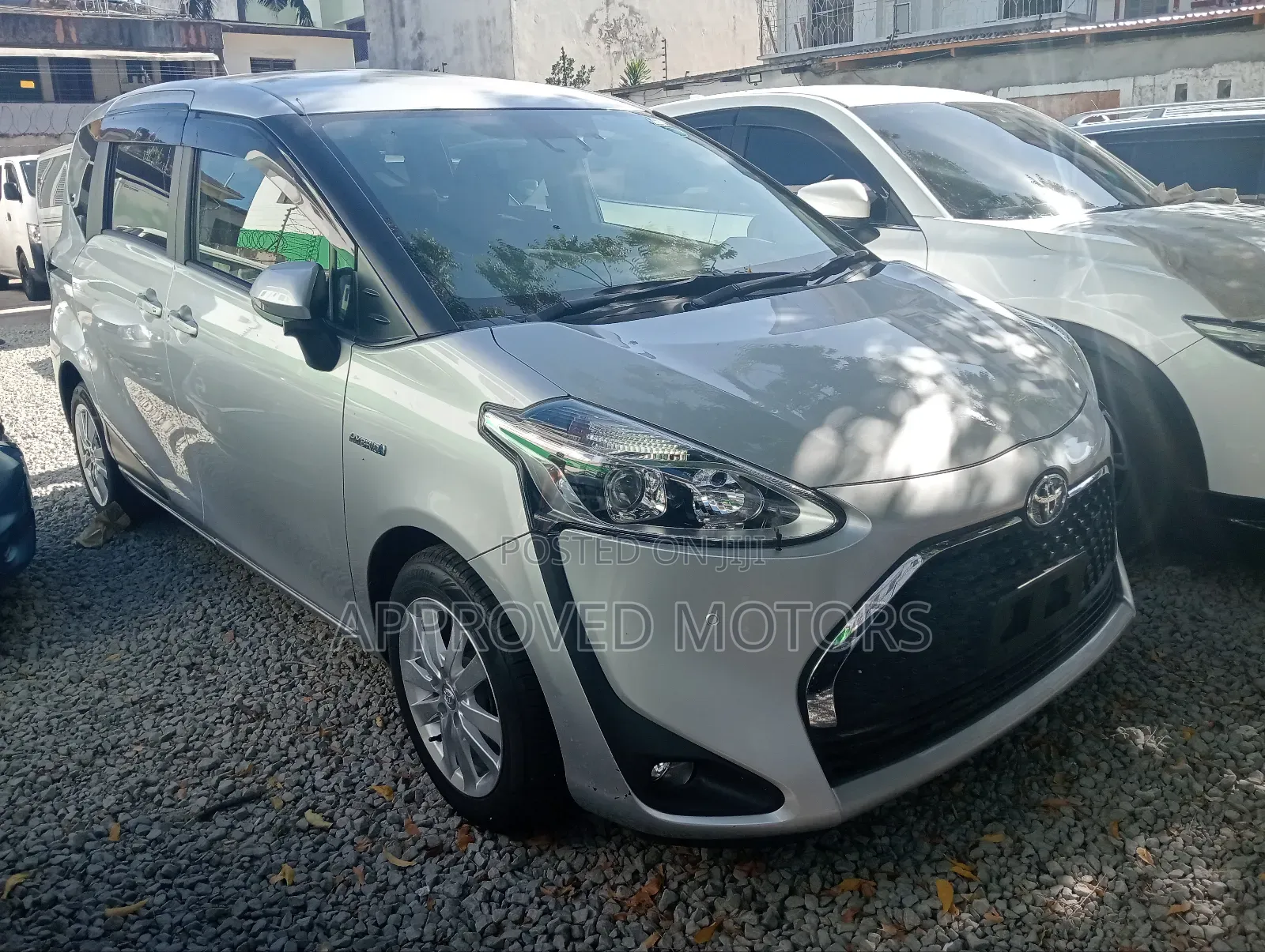 Toyota Sienta 2019 Silver