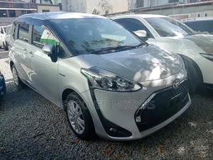 Toyota Sienta 2019 Silver